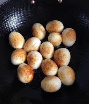 大学门口的美食,价格3元一碗,喜欢吃的人排长队等候!