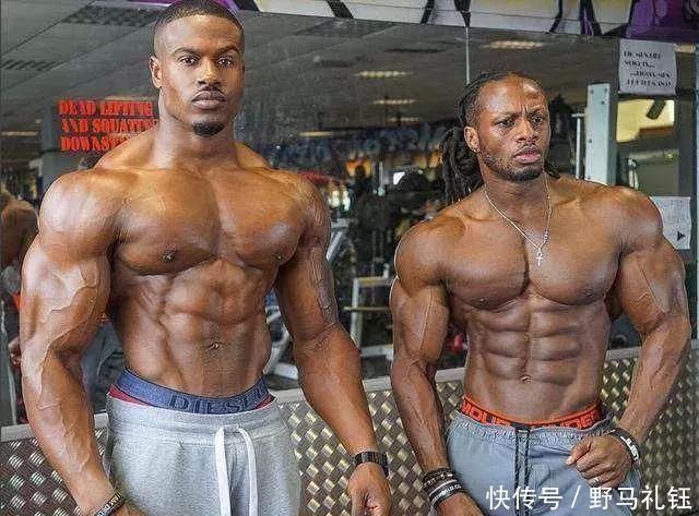 胸肌|小伙儿坚持每天做300个俯卧撑,却得了个山路十八弯的结果