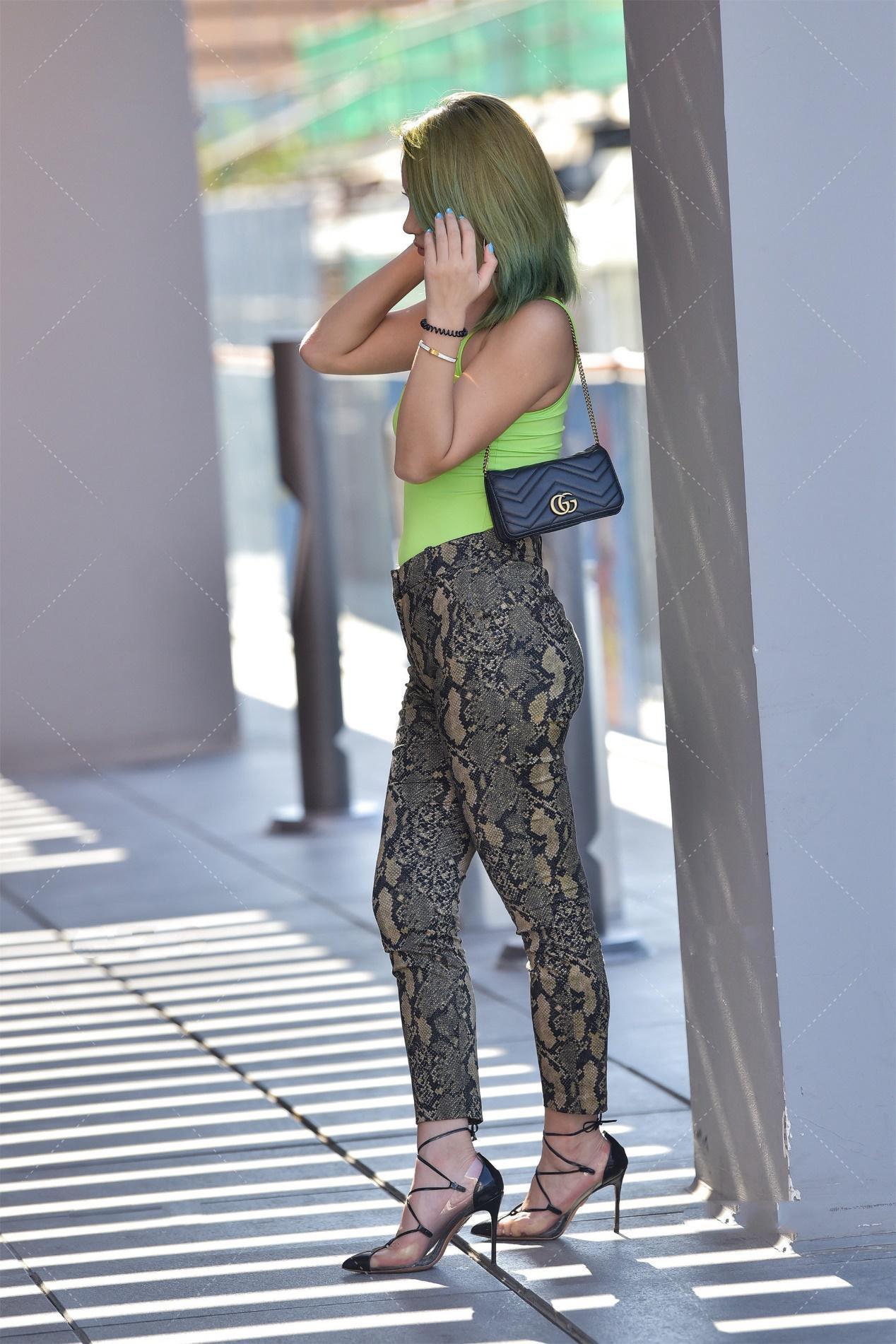 选择一|花纹裤子, 该如何搭配? 搭配纯色上衣不俗气