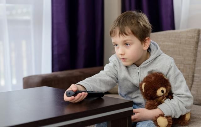 差距|李玫瑾教授:“看电视”和“不看电视”的孩子,长大后的差距很大