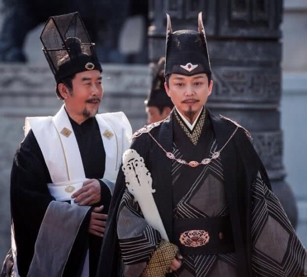 到底|清朝的公爵非常稀少,与军机大臣相比,到底谁的权力更大?