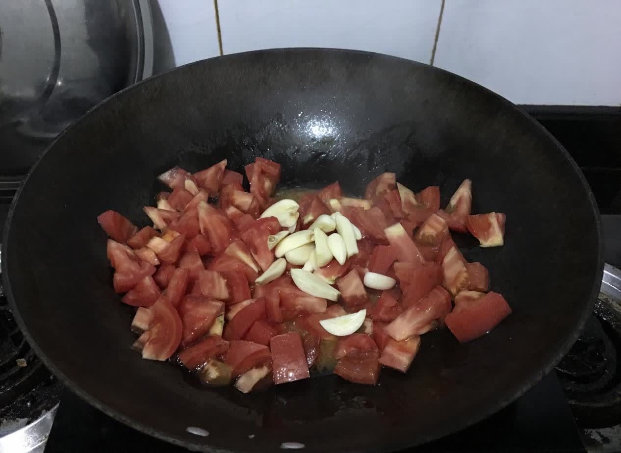 10分钟做好番茄牛腱面，教你在家做，牛肉软烂入味，连汤都不剩