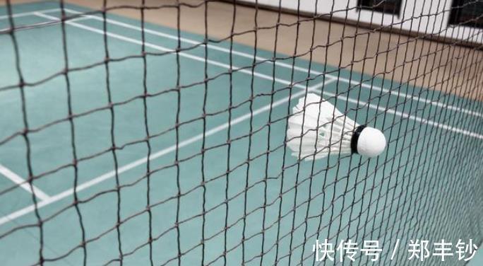 中国选手|羽毛球世锦赛女双决赛后,夺冠的贾一凡为何3次向裁判道歉?