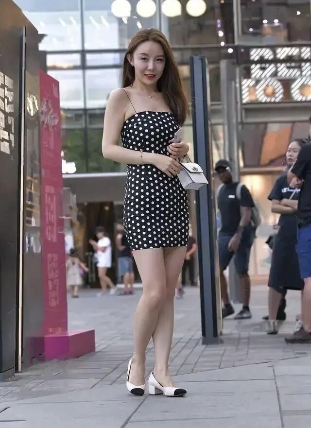 今春火了一款“波点裙”，只要搭配得当，时尚优雅又显气质！