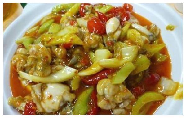 家里来客人时做几道下饭美食，上桌后抢着吃，大家直夸大厨