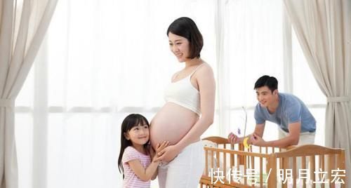 哥哥|45岁妈妈生二胎,大一哥哥被迫开始“带娃”,网友:就当提前练手