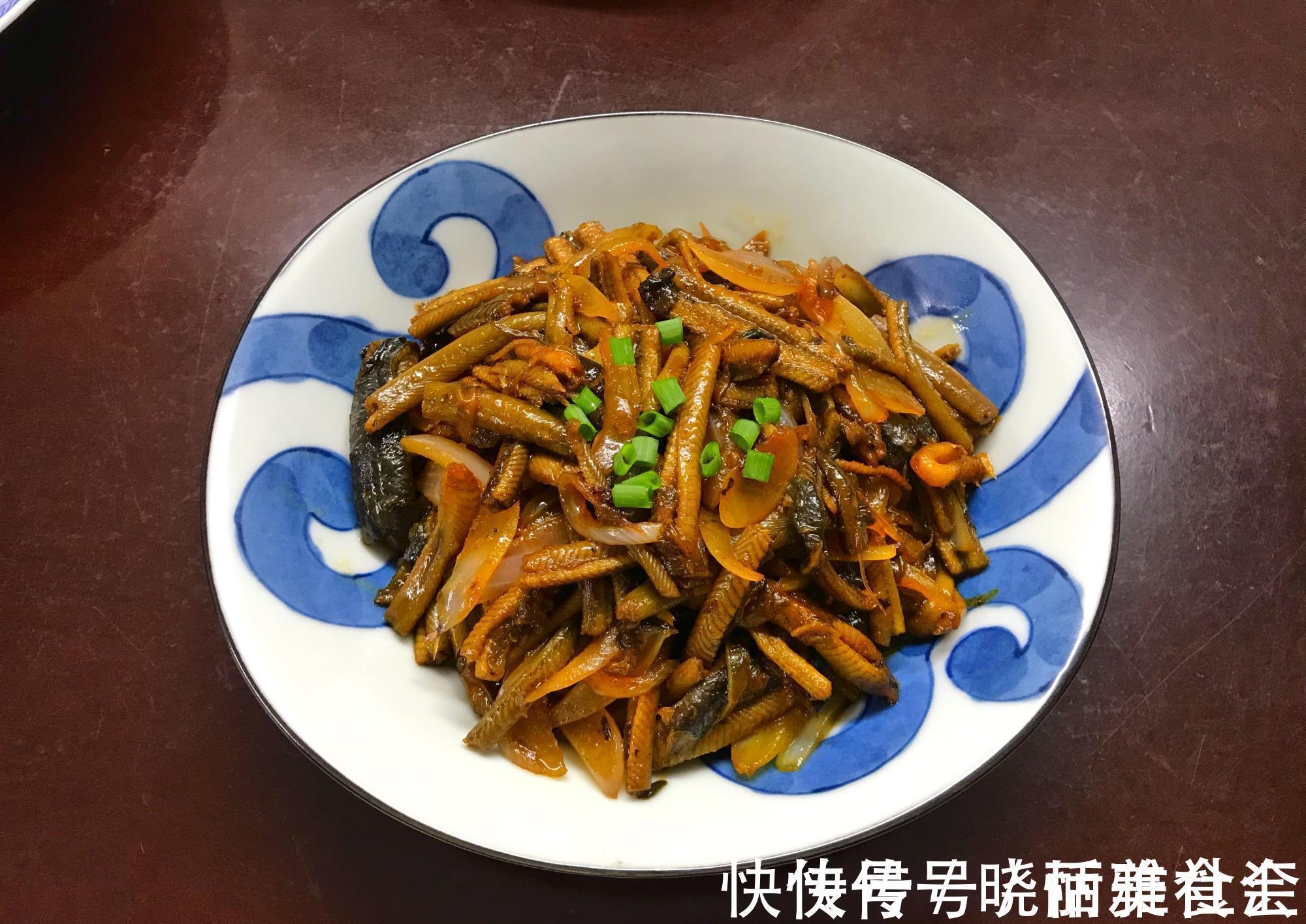 晚餐|一家三口的晚餐，2菜1汤，菜不精致但养人，网友：好吃接地气