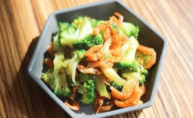 满分|总嫌炒西兰花味道太寡淡原来调料没放对,这么做,美味指数满分