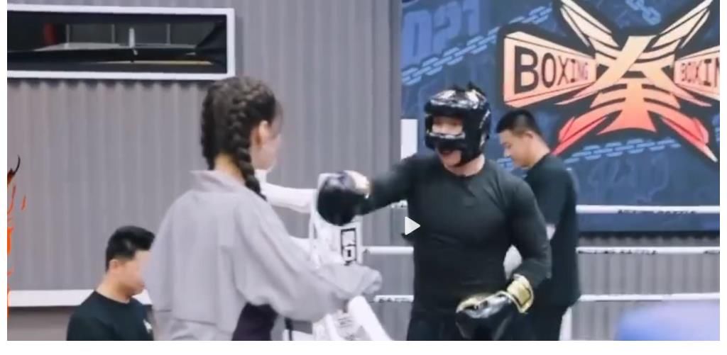 《拳力以赴的我們》，鄧紫棋說(shuō)男人不靠譜，網(wǎng)友：疑似內(nèi)涵某人？