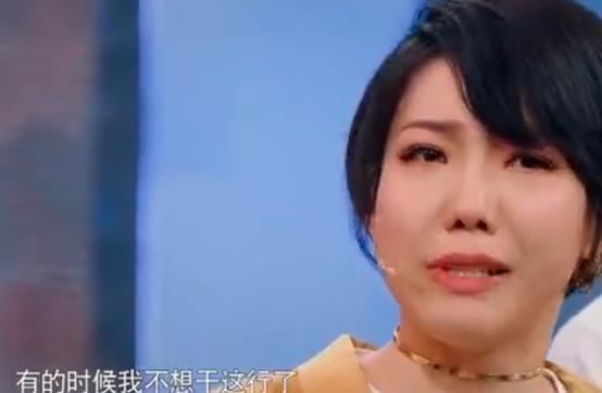 張楚格|吳莫愁：憑《好聲音》爆紅，如今“失業(yè)”，她是資本的犧牲品嘛？