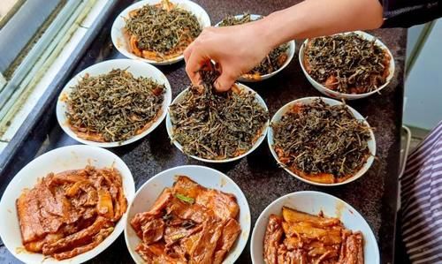 好吃|这菜晒干后，比新鲜的好吃太多，一次晒上30斤，随吃随取，真省事