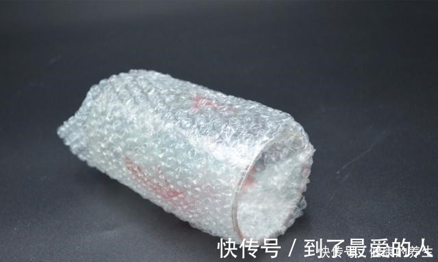 快递里的气泡垫一张也别扔,放在家里特别实用,一年能省不少钱!