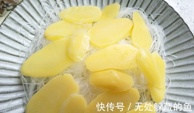 家常粉丝梭子蟹,加上蒜泥味道更好,原汁原味的鲜美!