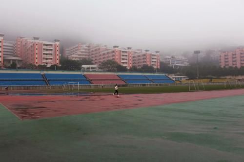 重庆极富特色的大学，建在南山上，《既然青春留不住》曾在此取景