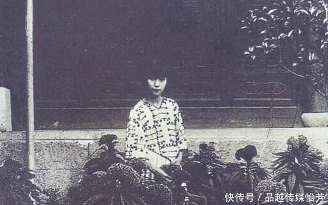 父亲毒打母亲抛弃,幸好有姑姑收留,张爱玲后来才能震惊文坛