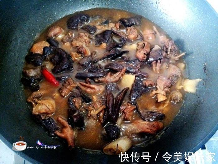 好吃|小鸡炖蘑菇,又学一招,比正宗的好吃10倍,汤鲜美肉特别入味