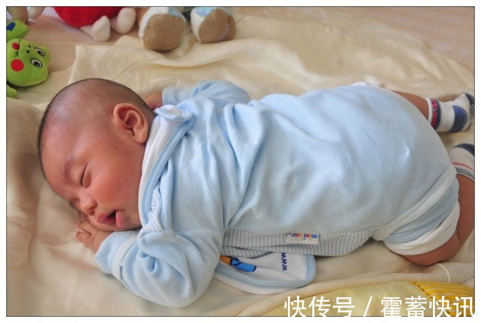 孩子|劝告夏季3个时间别强迫娃喝水,易伤脾胃积食,家长别不当回事