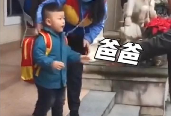 幼儿园老师|爸爸幼儿园接娃遭遇双重否认，网友一句话道出原因，太过真实