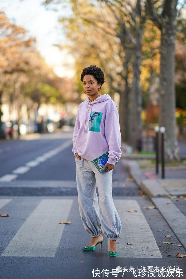 穿搭 女人过了50岁,建议少穿高跟鞋多穿这3种鞋,时髦舒适还百搭