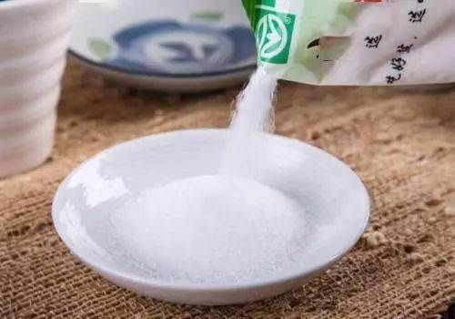 水龙头|把食盐放进卫生间里,大多数人不知道有啥用,但试过的人都说好