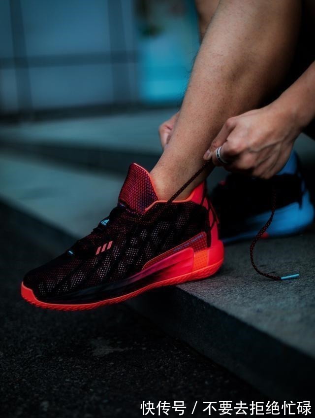 lightstrike 鸳鸯撞色+裸眼3D!上脚这双鞋,谁都忍不住多看两眼