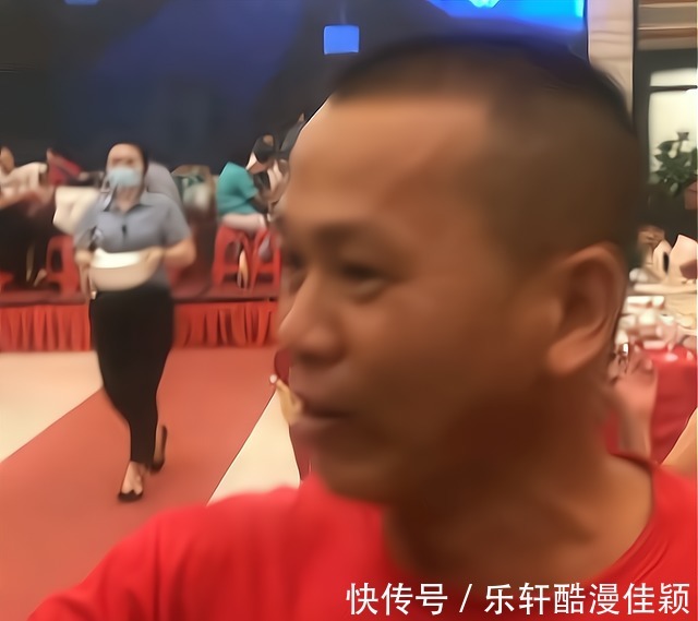 村民|村民把全红婵爸爸一顿夸!全爸被夸得不好意思,笑容憨厚频频点头