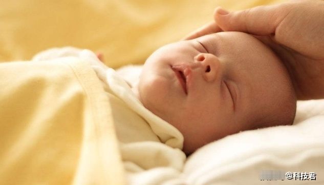 畸形|新生宝宝最好别用这3种“睡姿”了，不利于身体发育，宝妈要注意