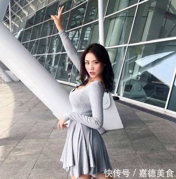 曲线|妍资俏丽小姐姐，搭配紧身裙，展现出女性独特的曼妙曲线！