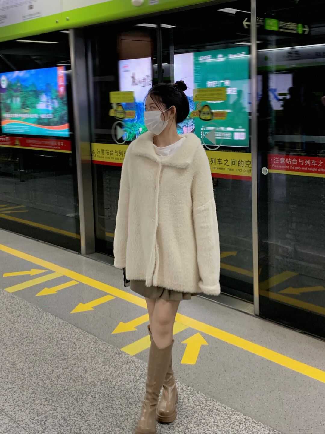 深色系 想要长靴上脚不沉闷!一定别错过这“两种”,增高显瘦又透气