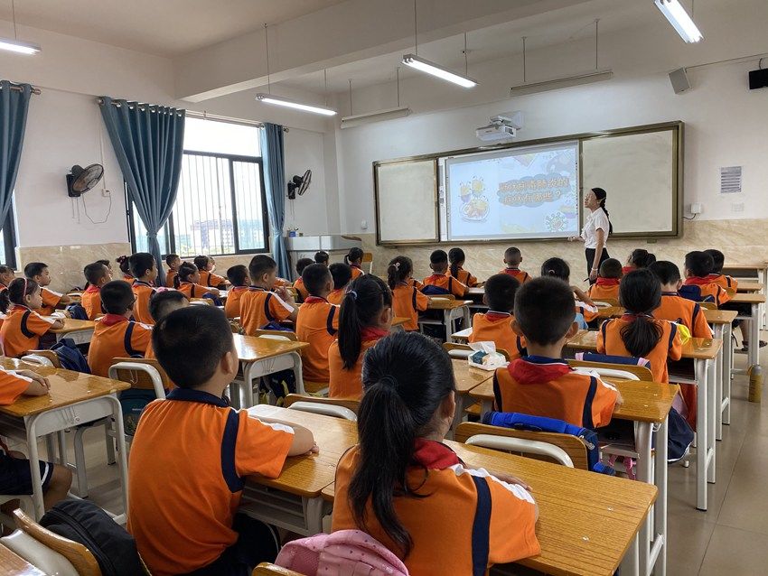 防城区|防城区：万名学生上好“开学第一课”