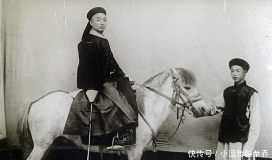 梅荫华|晚清充满生活气息的老照片,有人嬉笑有人光着上身