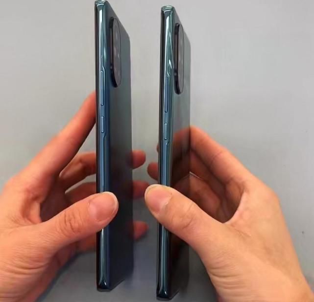 长相|“长相”神似的两部安卓手机！品牌不同，外观却如出一辙