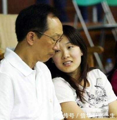 岳母|伏明霞父母:陪女儿走过跳水生涯有欢乐有泪水,她的婚姻最不放心