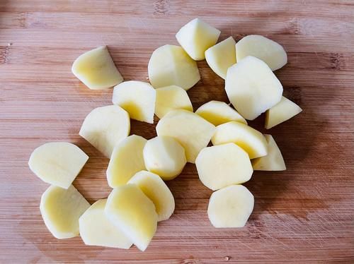 搅拌均匀|不用一滴油做薯角，外酥里嫩，香味四溢，4个土豆做完吃不了