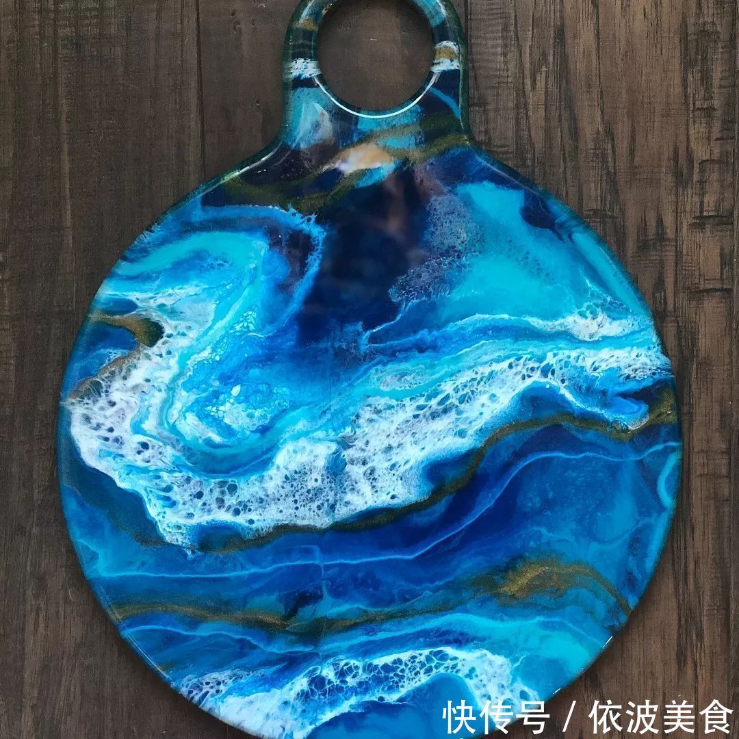 夏威夷&从没学过美术的她,用简单粗暴技法画画,让她成为了百万富豪