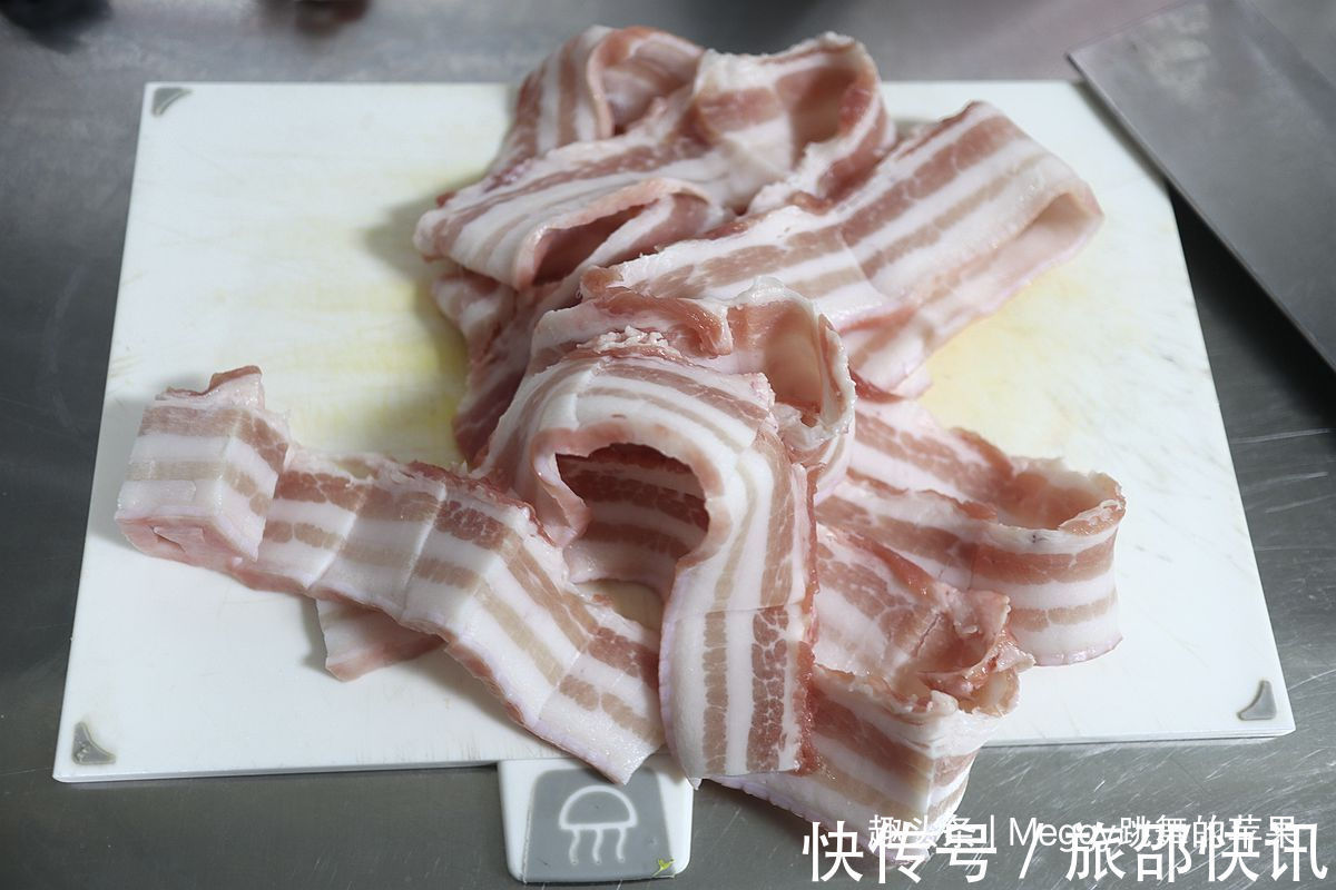 入味|想了20年的宝塔肉,第一次就成功了,蒸着吃入味又下饭,太香了