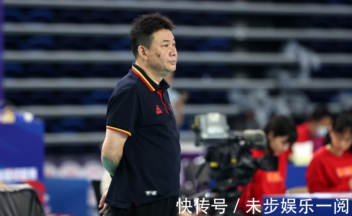 女排|女排选帅呈现蔡、王之争?第一个选聘条件就将王宝泉挡在门外了