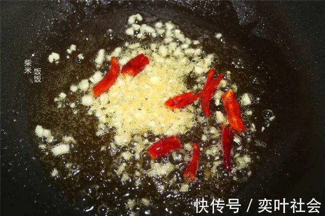 芥菜|这款开胃小咸菜，北方人餐桌上常见，炒一次吃几天，香辣下饭