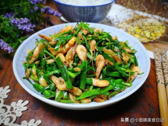 元旦菜单：4凉、6热、1汤、1甜点、2主食，早准备待客不发愁