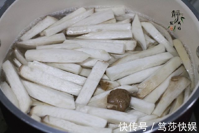 在家期间,此菜要多吃,教你新做法,下饭又下酒,能提高抵抗力