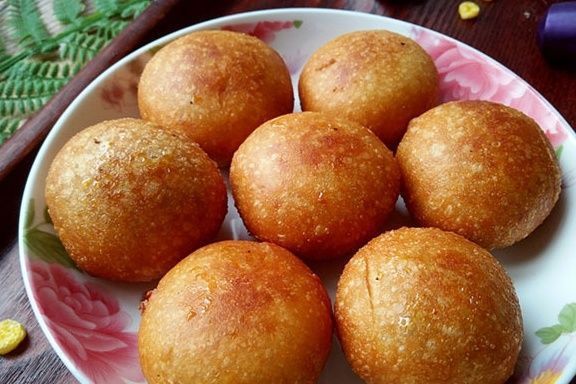 入秋后，儿子总喊我做它，烫点面粉就能做，外脆内甜，个个鼓大泡