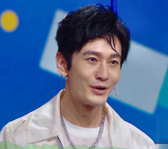 钟汉良黄晓明被泼水，素颜状态被镜头拍，两人“不老男神”无疑了