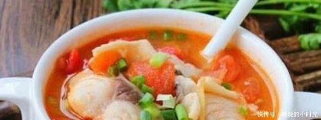 美食推荐:姜葱爆鲜鱿、番茄鱼片汤、五花肉干煸土豆片、肝腰合炒