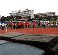 |搞笑GIF趣图:大姐,对不起都是我的错,您别生气了!