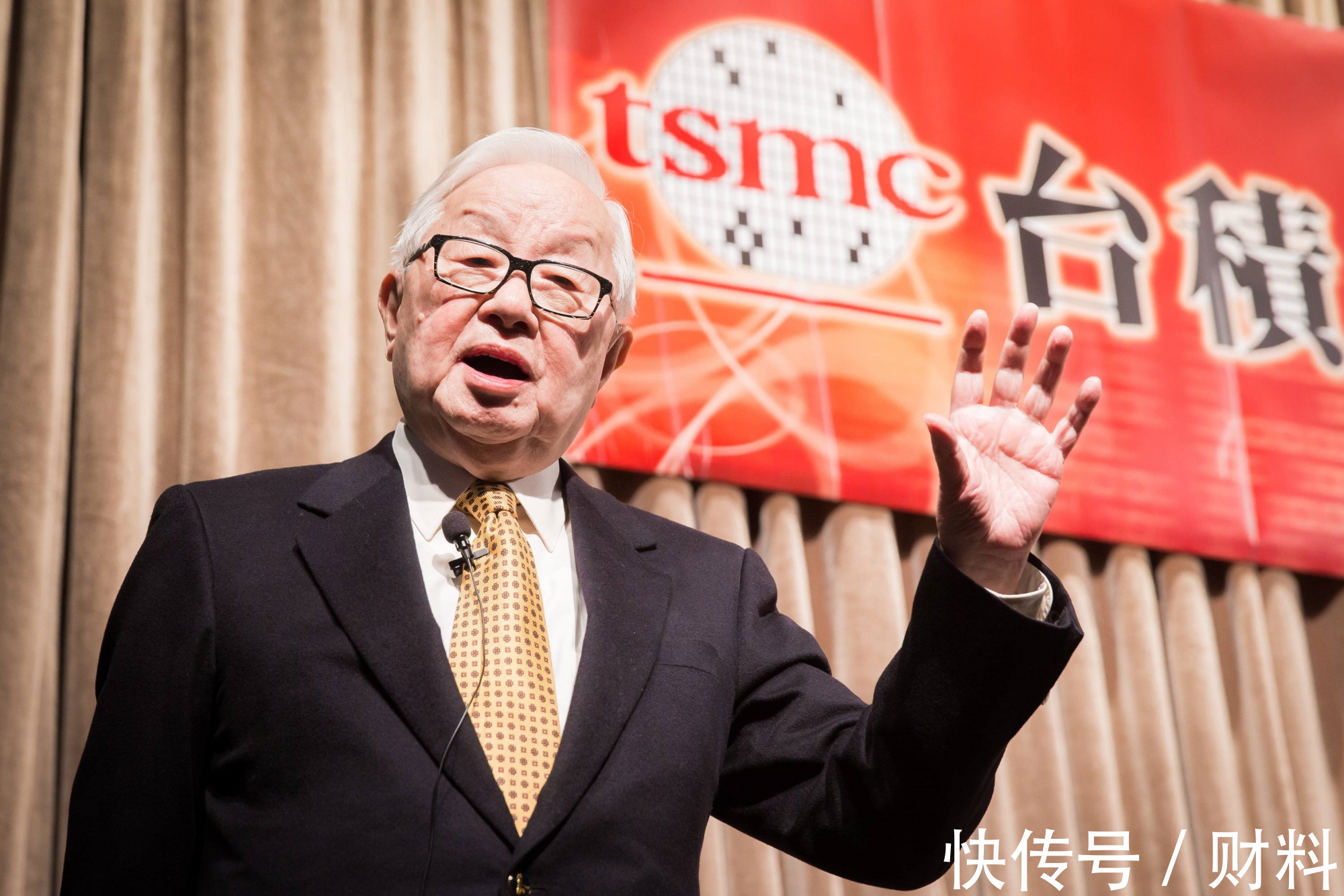 台积电|56岁才创业,70岁娶自己的秘书,如今公司市值超4万亿成人生赢家