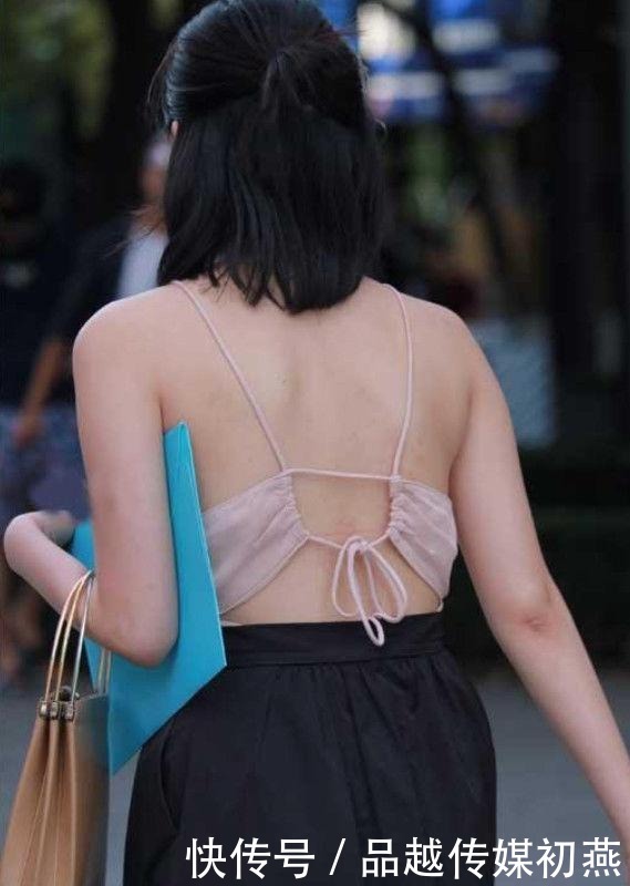 藏不住|高颜值女神时尚装扮有亮点,小吊带藏不住好身材