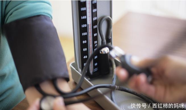 食物|血压高的人,饮食“少盐”就行吗?这4种食物,比吃盐还危险!