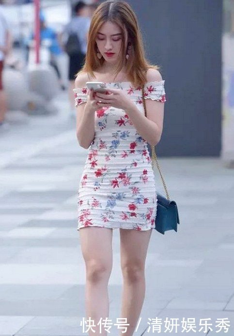 一字领碎花连衣裙,把姑娘陪衬的雄姿飒爽