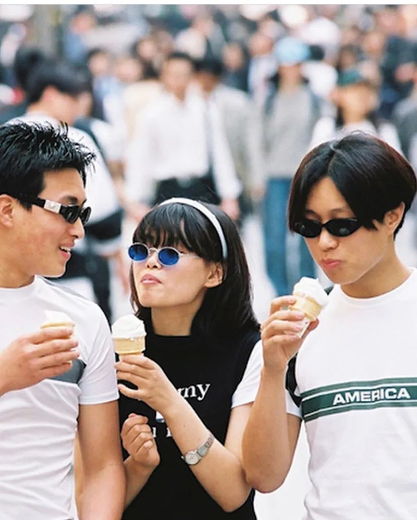 红脸|告别网红脸！30年前的素人街拍，每个人都美得非常真实