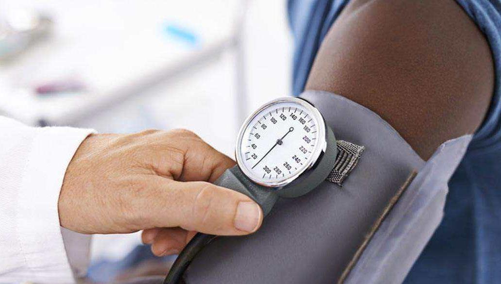 患有高血压|患有高血压的人,每天要做一些事情,坚持一段时间,比吃药更好!